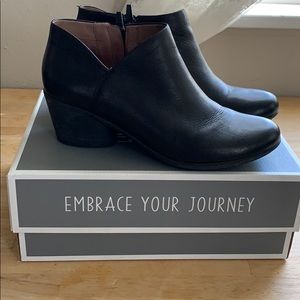 Size 39 Dansko booties. Worn 4 or 5 times.